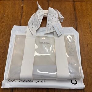 NWT Case Mate Ivory Pearl With Bow JellyTote Bag With Water-Resistant Pouch